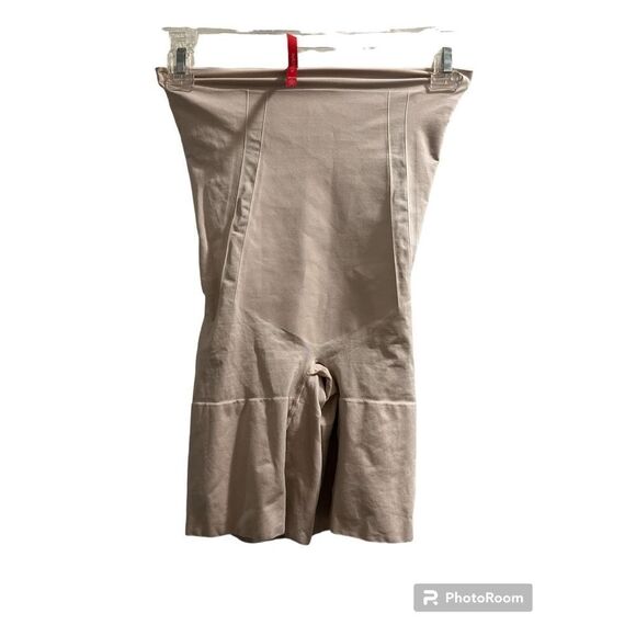 ✨Spanx OnCore High-Waisted Mid-Thigh Cream Sz M Shaper✨ - Picture 5 of 8